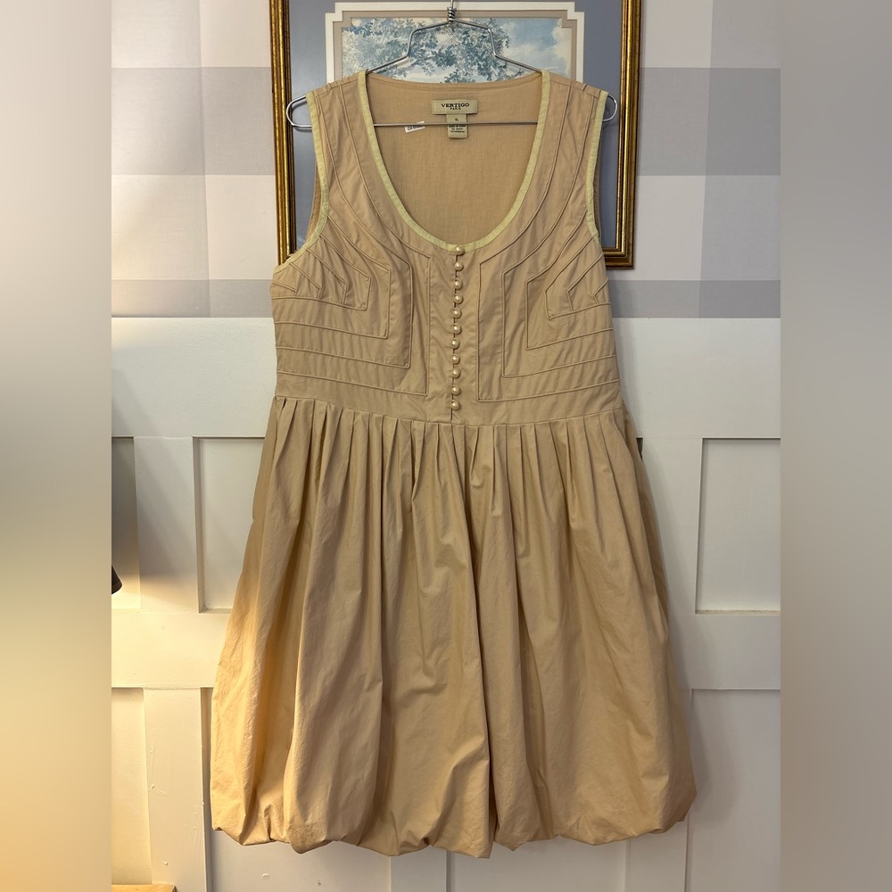 Vertigo Paris Beige Sleeveless Mini Bubble Dress Size Large‎